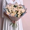 Букет кремовых кустовых роз