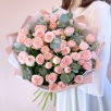 Букет розовых кустовых роз 